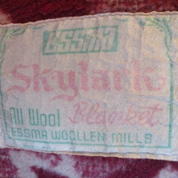 Soft Vintage burgundy 100% wool blanket - Picture 5 of 5